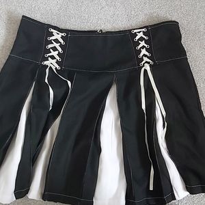 social collision grunge black skirt with lace detailing (M)